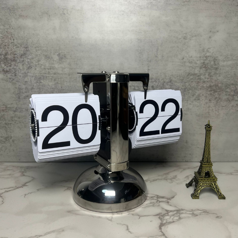 Automatic Page-Turning Desk Clock | Vintage European Style